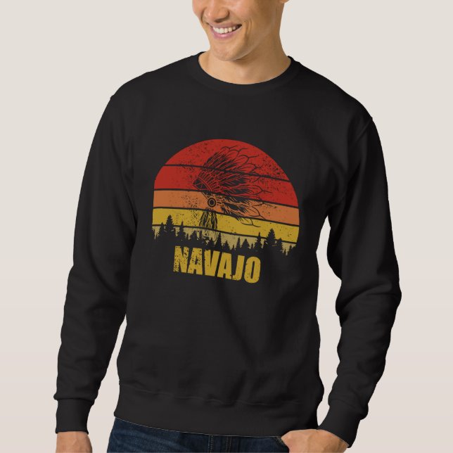 Distressed Navajo Pride Native American Heritage M Sweatshirt (Vorderseite)