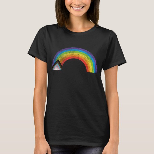 Distressive Progress Pride Flag LGBT Rainbow T-Shirt (Vorderseite)