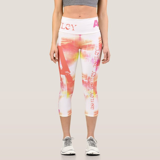 Distrestierte Abstrakte Wiederholungsnamen 6 Buchs Capri Leggings (Vorderseite)
