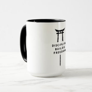 Disziplin schafft Freiheit japanischer Torii Stree Tasse