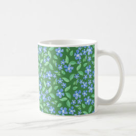 Ditsy Bright Blue Periwinkles auf grüner Flora Tasse