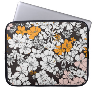 Ditsy Floral: farbenfroher dunkler Hintergrund. Laptopschutzhülle