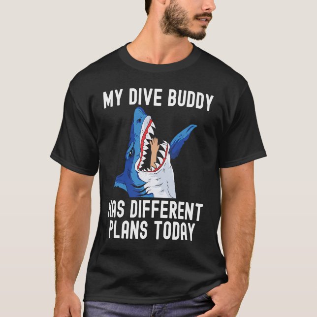 Dive Buddy has different plan Scuba Diving Shark S T-Shirt (Vorderseite)