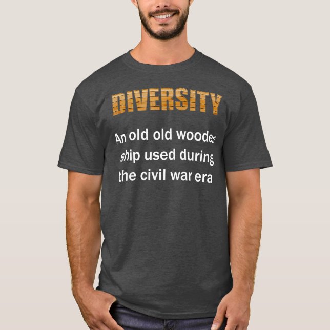 Diversity ein altes Holzschiff, das während des Kr T-Shirt (Vorderseite)