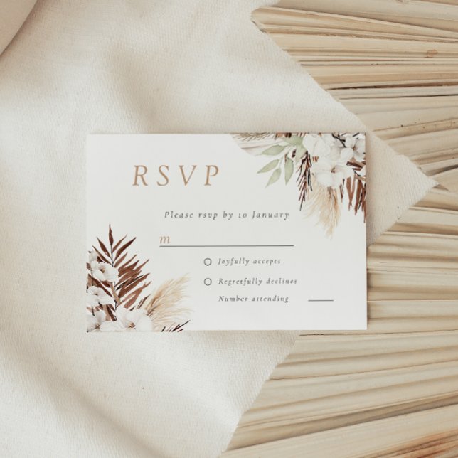 Divine Boho White Floral All Seasons Wedding RSVP Karte (Von Creator hochgeladen)