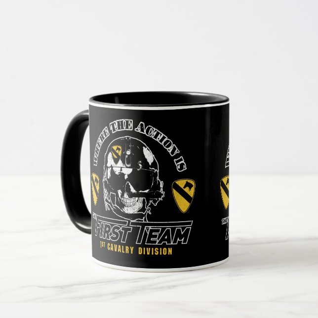 Division Cavalry Tasse (Vorderseite Links)