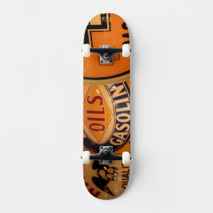 Dixon, New Mexico, Vereinigte Staaten. Vintage Skateboard