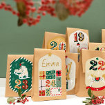 DIY Adventskalender - Weihnachtsspielzeug Aufkleber<br><div class="desc">24 selbstklebende Aufkleber (mit einer Zahl von 1 bis 24),  um Ihre Taschen und Kisten nah zu machen,  um mit kleinen Überraschungen gefüllt zu werden,  darunter 1 personalisierter Aufkleber mit dem Namen der Person,  die die kleinen Geschenke jeden Tag zu warten bis Weihnachten.</div>