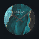 DIY Monogram & Name, Black Gold & Teal Agate Runde Wanduhr<br><div class="desc">Personalize with your Monogram and Name In White and Dark Teal text on black,  gold and teal agate. Click "Customize" to change colors and type styles.</div>