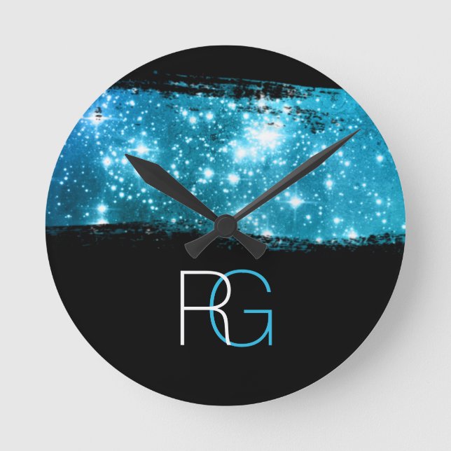 DIY Monogram White & Blue, Stardust Brush Stroke Runde Wanduhr (Vorderseite)