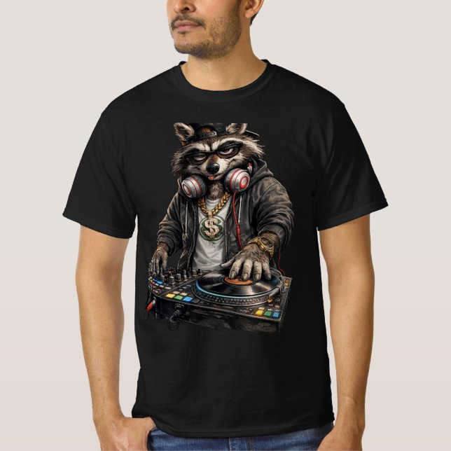 DJ Raccoon Music Streetwear Graphic T-Shirt (Vorderseite)