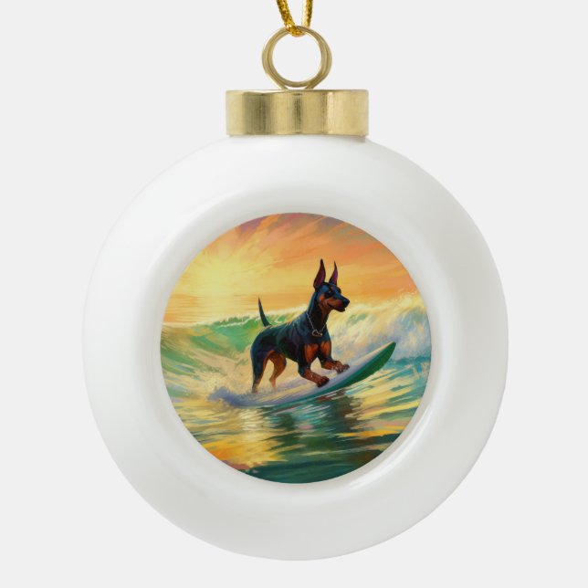 Doberman Beach Surfing Painting Keramik Kugel-Ornament (Vorderseite)