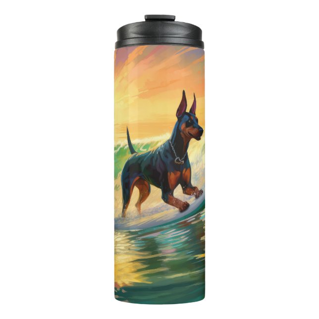 Doberman Beach Surfing Painting Thermosbecher (Vorderseite)