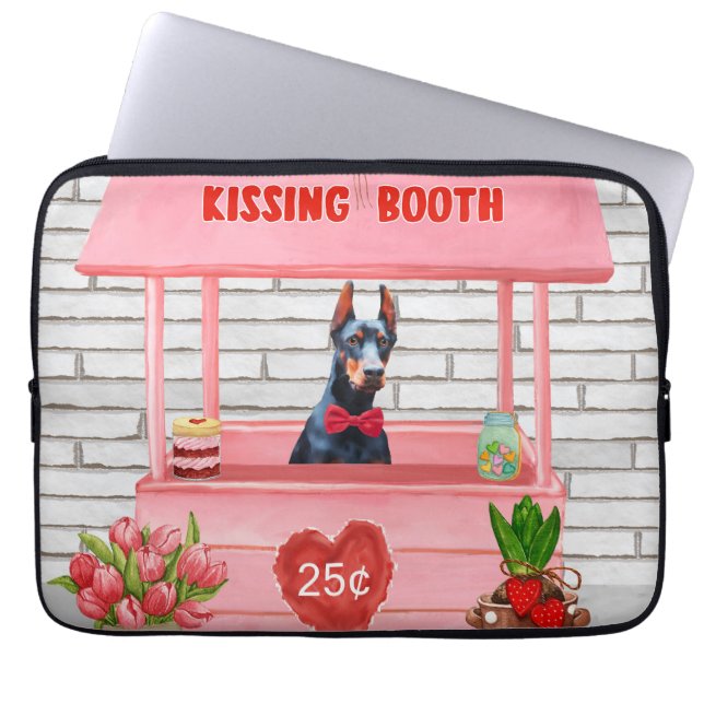 Doberman Dog Valentine's Day Kissing Booth Laptopschutzhülle (Vorderseite)