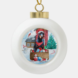 Doberman Hund im Schnee Weihnachtshundehaus Keramik Kugel-Ornament