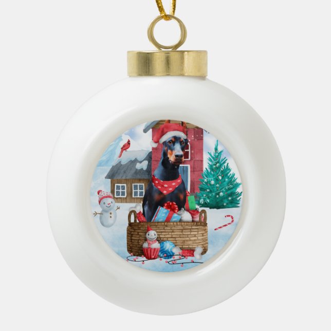 Doberman Hund im Schnee Weihnachtshundehaus Keramik Kugel-Ornament (Vorderseite)