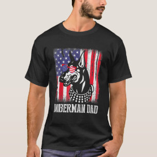 Doberman Hund mit unserer Flag Brille Happy Doberm T-Shirt