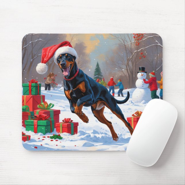 Doberman läuft im Schnee mit Weihnachtshut Mousepad (Mit Mouse)