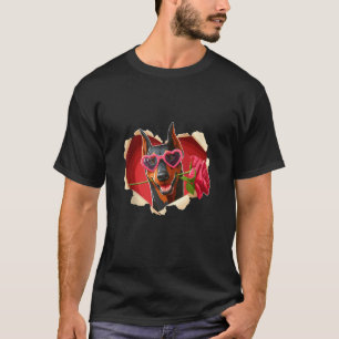 Doberman Pinscher Dog Sonnenbrille Rose Herzens Va T-Shirt