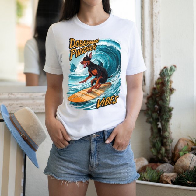 Doberman Pinscher Surfer Riding Tropical Wave T-Shirt (Von Creator hochgeladen)