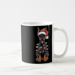 Doberman Pinscher wackelte in Weihnachtslicht Kaffeetasse