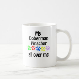 Doberman Pinscher Walks Design Tasse