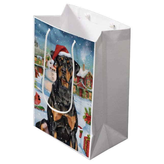 Doberman Winter Wonderland Christmas Joy Mittlere Geschenktüte (Vorderseite Schrägansicht)