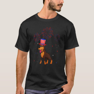 Dobermann Hund Rot Weiß Blau Feuerwerk Dekor 4. Ju T-Shirt