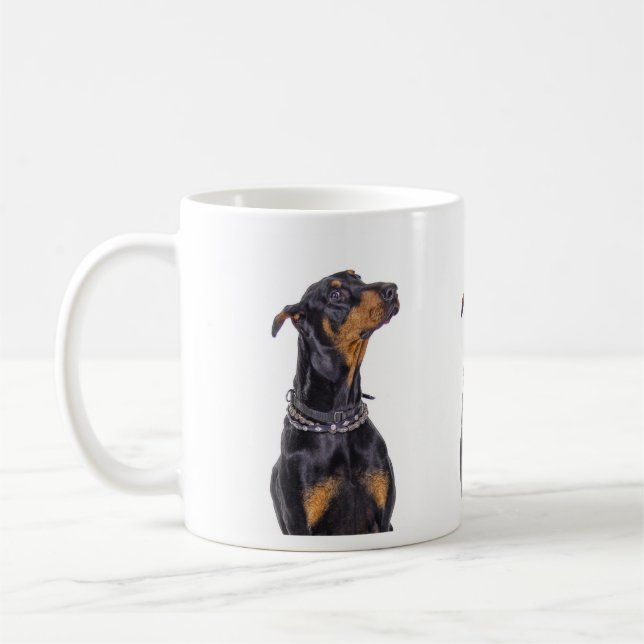 Dobermann mit der Sneaky Blick-Tasse Tasse (Links)