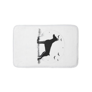 Dobermann Pinscher Hund � Halloween Mond Silhouett Badematte