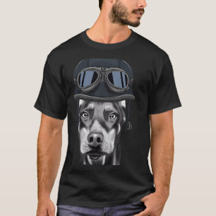 Dobermann Pinscher mit Vintage-Motorradhelm T-Shirt