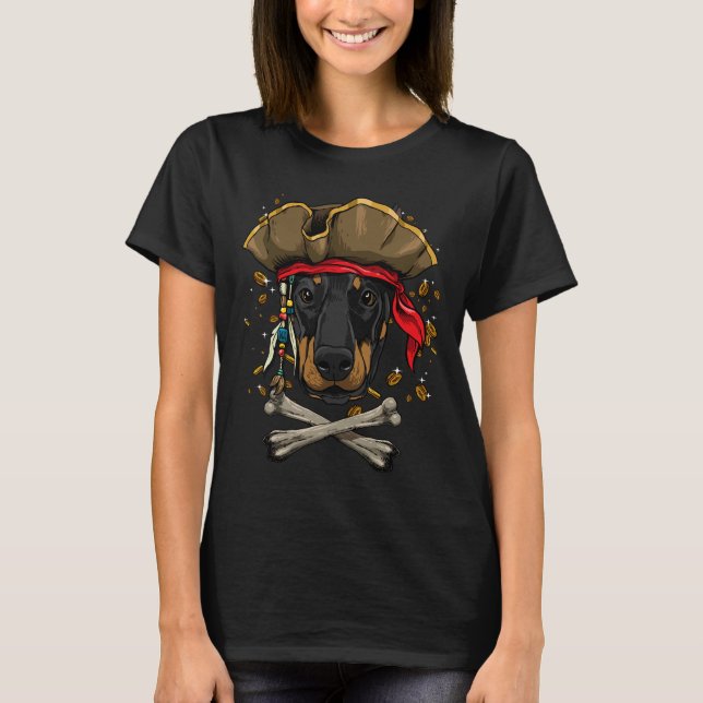 Dobermann Pirate Dog Halloween Piratenflagge T-Shirt (Vorderseite)