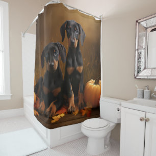Dobermann-Welpe Herbstvergnügen Kürbis Duschvorhang