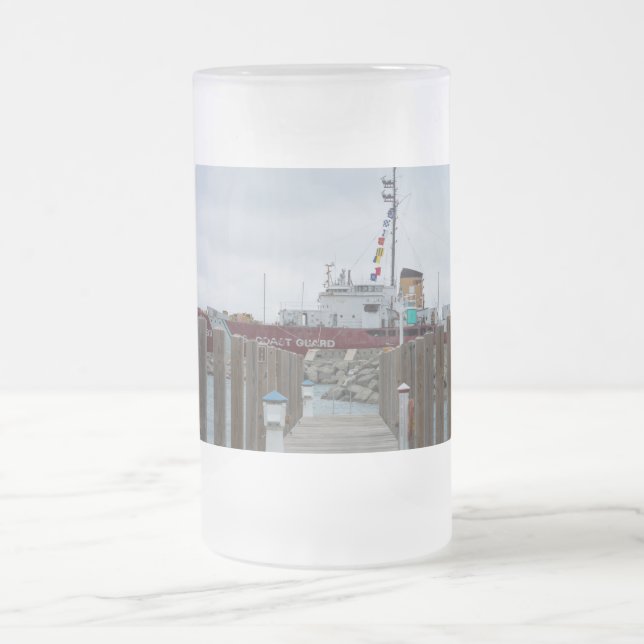 Dock and Icebreaker Museum Mattierte Tasse (Mittel)