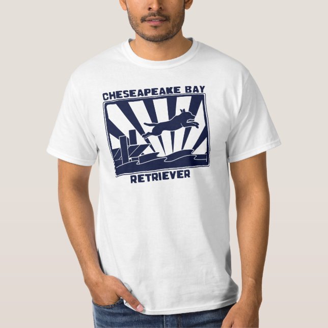 Dock, das Chesapeake Bay-Retriever springt T-Shirt (Vorderseite)