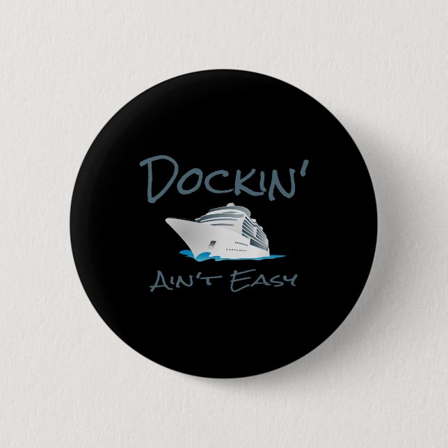 Dockin' Ain't Easy - Boat Captain's T Shirt  Button (Vorderseite)