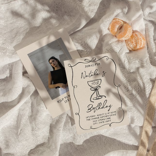 Doddle Schwarz-weiß Bow Martini Foto Geburtstag Einladung (Von Creator hochgeladen)