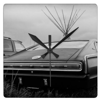 Dodge-Ladegerät 1966 (B/W) Quadratische Wanduhr