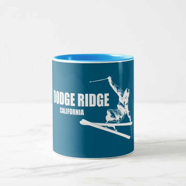 Dodge Ridge Mountain Resort California Skier Zweifarbige Tasse (Mittel)
