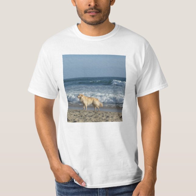 Dog At The Beach  T-Shirt (Vorderseite)