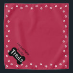 Dog Bone Pet Paw Katze Viva Magenta Leckerei Halstuch<br><div class="desc">Stylen Sie Ihr Haustier mit diesem bezaubernden whimsical Hund oder Katzenbandana. Die Farbe ist Viva Magenta mit weißen Pfoten und niedlichem,  ehrlichen Zitat: "Ich bin nur hier für die Leckereien." Andere Farben und Größen in meinem Zazzle Shop erhältlich.</div>
