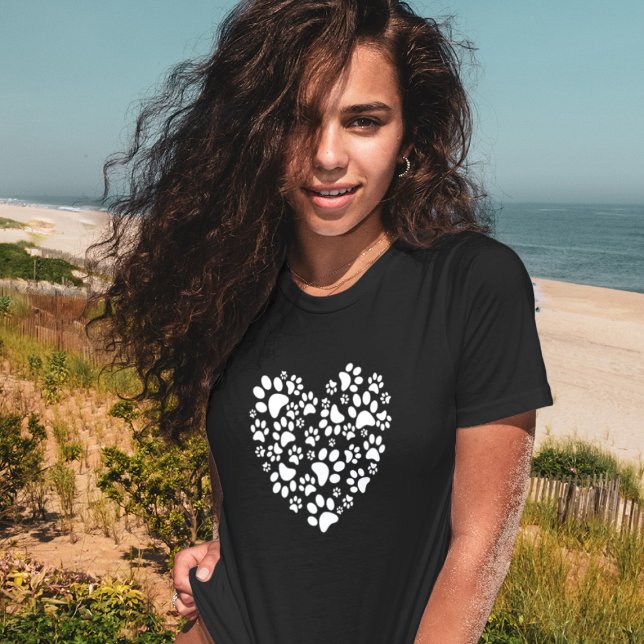 Dog Cat Paw Prints Heart Valentine's Day Love T-Shirt (Von Creator hochgeladen)
