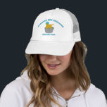 Dog Grooming Business Dog Groomer Personalisiert Truckerkappe<br><div class="desc">Werben Sie für Ihr Hundefutter oder geben Sie und Ihre Mitarbeiter einen beruflichen Blick, während Sie mit dieser personalisierten Baseballkatze auf der Arbeit sind. Der Hut zeigt einen niedlichen Hund mit einer blauen Duschhaube in einem altmodischen Waschbecken. Werbung für Ihr Groomer-Geschäft, wo auch immer Sie hingehen, wenn Sie diesen maßgeschneiderten...</div>