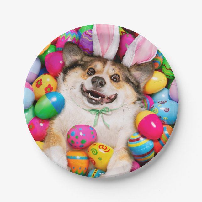 Dog Laying on Easter Eggs Pappteller (Vorderseite)