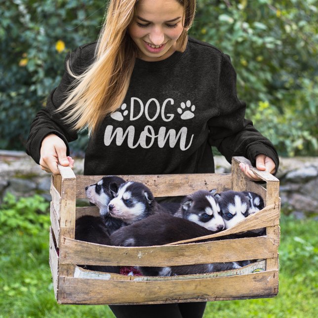 Dog Mom Gift for Dog Lover  Sweatshirt (Von Creator hochgeladen)