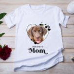 Dog MOM Personalized Heart Dog Lover Pet Foto T-Shirt<br><div class="desc">Hunde Mama ... Überraschen Sie Ihre Lieblings-Hund-Mama in diesem Muttertag , Weihnachten oder ihren Geburtstag mit diesem super niedlichen Haustier Foto T - Shirt. Passen Sie dieses Shirt mit den Lieblingshunden Ihres Hundes an, und nennen Sie es. Dieses Shirt ist ein Muss für Hundefreunde und Hundemütter! Großartiges Geschenk des Hundes....</div>