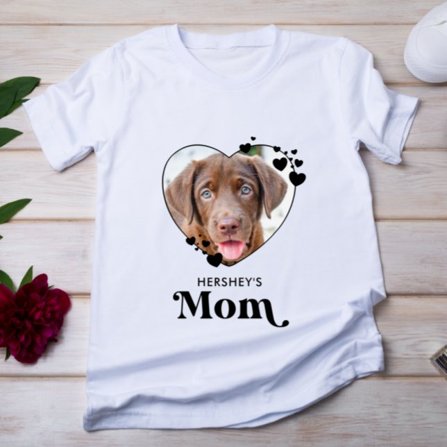 Dog MOM Personalized Heart Dog Lover Pet Foto T-Shirt (Von Creator hochgeladen)