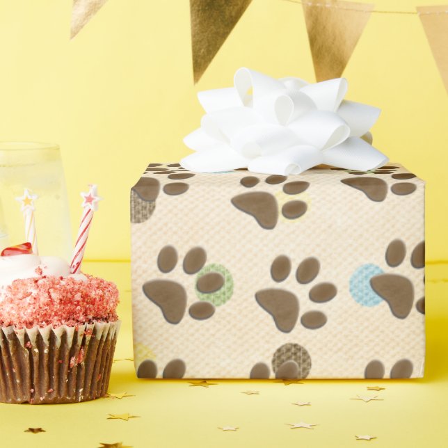 Dog Paw druckt auf Polka Dots Geschenkpapier (Geburtstagsparty)