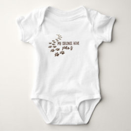 Dog Paw druckt mit Text Baby Strampler