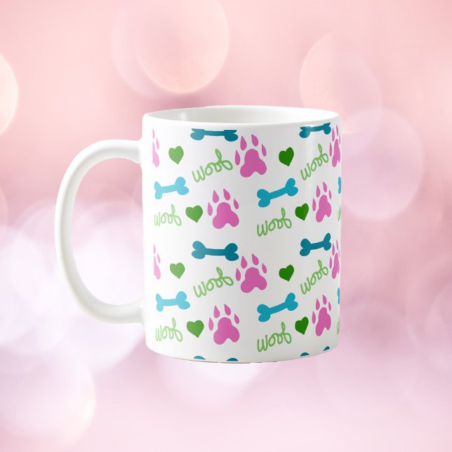 Dog Paw Knochenkraut Muster Pink Kaffeetasse (A mug with a pattern of dog paws, bones, hearts and woof)